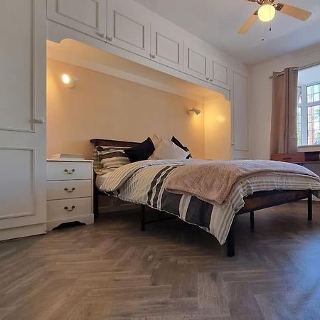 Spacious 2 Bed Bungalow Enfield Zewnętrze zdjęcie