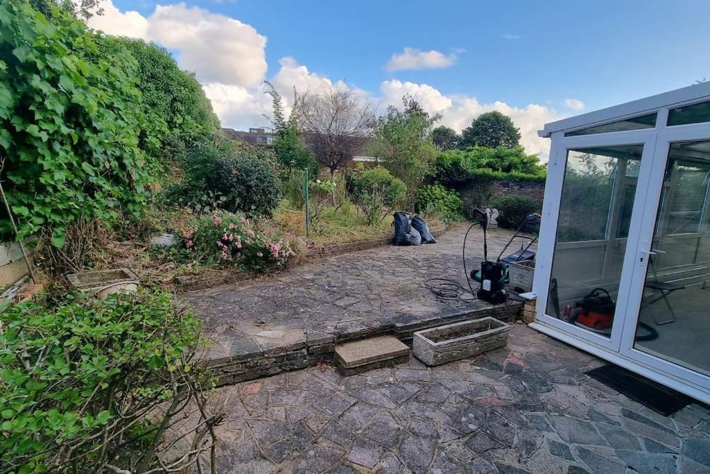 Spacious 2 Bed Bungalow Enfield Zewnętrze zdjęcie